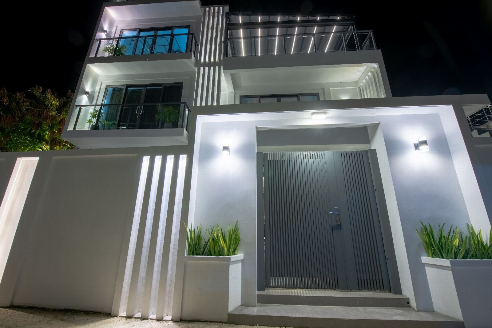 Opal Oasis guest house exterior